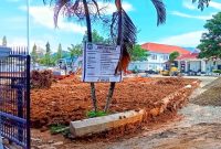Nampak Alsintan mini ekskavator digunakan pada pekerjaan proyek di rumah jabatan Bupati Bombana. (*Ist) 
