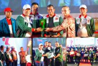 Bupati Ruksamin resmi membuka HUT PGRI dan HGN ke 77 Tahun di lapangan sepak bola Kecamatan Molawe, Konawe Utara. (*Ist). 