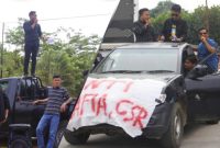 Massa Demonstrasi Pertanyakan dana Corporate Social Responsibility (CSR) di depan kantor PT Ifishdeco. (*Ist) 