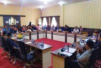 DPRD Konut menggelar rapat dengar pendapat (RDP) bersama DPD LAKI dan Masyarakat, soal batas tanah SHM Masyarakat di Desa Tobimeita. (*Ist) 