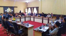 DPRD Konut menggelar rapat dengar pendapat (RDP) bersama DPD LAKI dan Masyarakat, soal batas tanah SHM Masyarakat di Desa Tobimeita. (*Ist) 