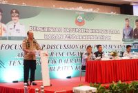 Bupati Konawe Utara Dr. Ir. H. Ruksamin, ST., M.Si., IPU., ASEAN. Eng, memberikan sambutan pada Forum Discussion Group (FGD) Penyusunan Naskah Akademik Raperda. (*Ist) 