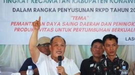 Bupati Konut, Dr. Ir. H. Ruksamin, S.T., M. Si., IPU., ASEAN. Eng, memaparkan program pembangunan kabupaten konawe utara, terealisasi maupun belum terlaksanakan. (*Ist) 