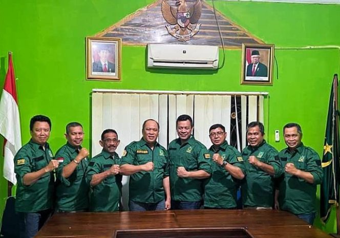 Ketua DPW PBB Sultra, H. Ruksamin, bersama jajaran pengurus optimis menang pada pemilu 2024. (*Ist) 