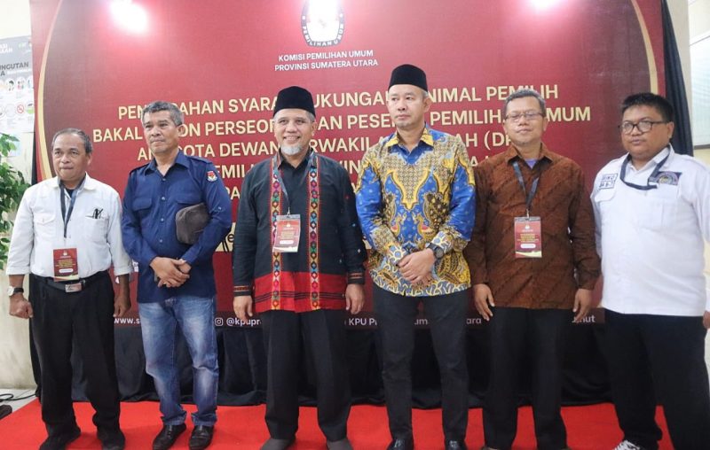 Muhammad Nuh (Batik hitam) salah satu bakal calon DPD RI yang dinyatakan lolos verifikasi faktual KPU. (*Ist) 