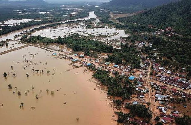 Foto udara banjir di Desa Labungga dan Desa Laronanga, Konawe Utara, tahun 2019 menyisahkan penderitaan kelam masyarakat. (*Ist) 