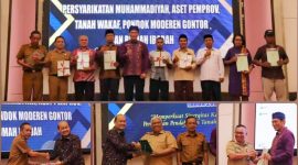 Penyerahan Sertifikat yang diberikan oleh Kakanwil BPN Sultra kepada 8 (delapan) penerima yang disaksikan langsung Gubernur Sultra. Senin, (15/05/2023). (*Ist)