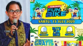 Kepala Bidang Pengembangan Pemasaran Dispar Sultra, Andi Syahrir (kiri), dan menyiapkan 200 kaos gratis pendaftar pertama Toronipa Fun Bike. (*Ist)