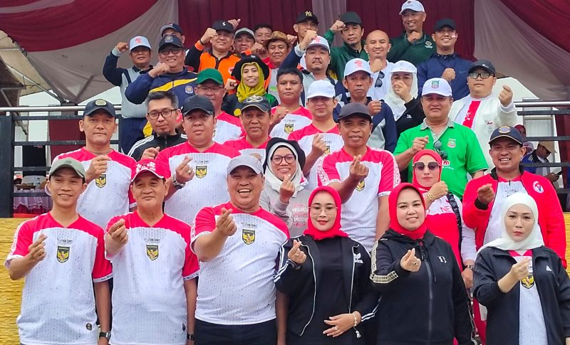 Bupati dan Wakil Bupati Konut, H. Ruksamin-H. Abuhaera, Sekda Konut, Ketua DPRD Konut bersama Forkopimda berpose bersama usai pembukaan Porseni HUT Ke 78 Tahun, Wanggudu. Kamis, (10/08/2023). (*Rul)