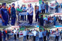 Bupati dan Wakil Bupati Konut, H. Ruksamin, H. Abuhaera bersama Ketua DPRD Konut, Ikbar dan Forkopimda menyerahkan batuan ternak itik ke 24 kelompok peternak. Kamis, (03/08/2023).(*Rul).
