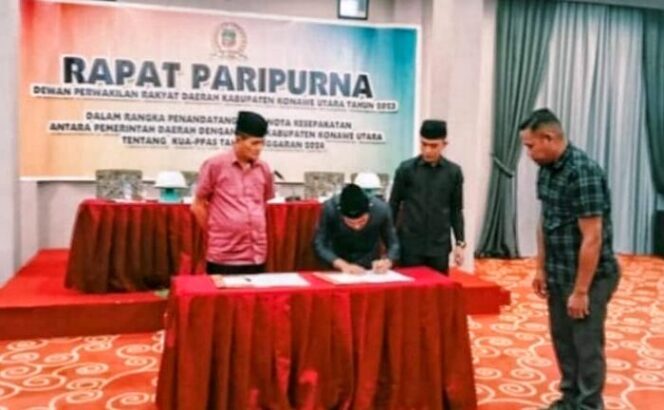 Penandatanganan Nota Kesepahaman MoU antara DPRD dan Pemkab Konut tentang KUA-PPAS Tahun Anggaran 2024, di salah satu hotel di Kota Kendari, Rabu (02/08/2023). (*Ist)