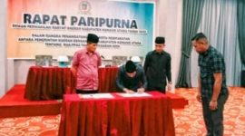 Penandatanganan Nota Kesepahaman MoU antara DPRD dan Pemkab Konut tentang KUA-PPAS Tahun Anggaran 2024, di salah satu hotel di Kota Kendari, Rabu (02/08/2023). (*Ist)