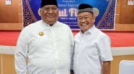 Berpose bersama dimomen Idul Fitri 1444 Hijriah, H. Harmin Ramba (Kanan), bersama Gubernur Sultra, H. Ali Mazi. (*Ist)