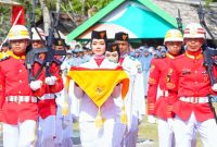 Lusi Andriani pembawa bendera pusaka di HUT Ke-78 RI Konawe Utara. Kamis (17/08/2023). (*Ist)