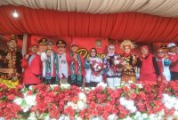Wakil Bupati, H. Abuhaera didampingi Ketua DPRD Konut, Ikbar bersama Ketua PKK Konut membuka Porseni tingkat Kecamatan Andowia, Kabupaten Konawe Utara dilaksanakan di Lapangan hadasi. Selasa, (22/08/2023). (*Rul)