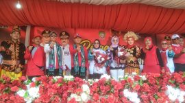 Wakil Bupati, H. Abuhaera didampingi Ketua DPRD Konut, Ikbar bersama Ketua PKK Konut membuka Porseni tingkat Kecamatan Andowia, Kabupaten Konawe Utara dilaksanakan di Lapangan hadasi. Selasa, (22/08/2023). (*Rul)