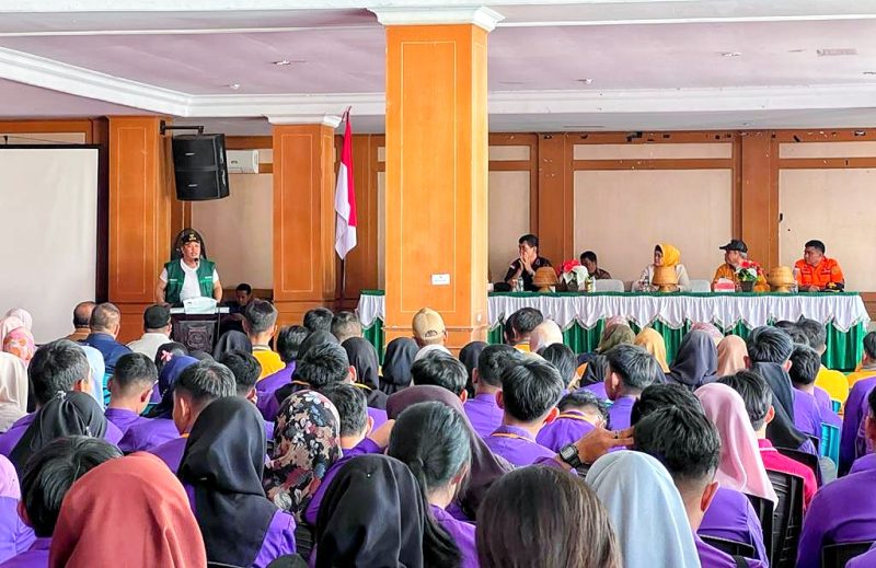 Bupati Konawe Utara, Ruksamin menerima 216 mahasiswa KKN Universitas Lakidende (Unilaki) oleh Ruksamin di Kantor Bupati Konut, Selasa (26/9/2023).
