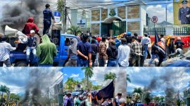 Massa Aksi menggeruduk Kantor Kejaksaan Tinggi Sulawesi Tenggara, mendesak periksa Syahbandar Molawe. Senin, (04/05/2023). (*Ist)