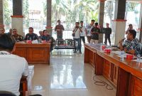 Komisi III DPRD Sultra, KUPP Kelas I Molawe, Kejati Sultra serta perwakilan mahasiswa menggelar RDP Dugaan pungli Syahbandar molawe. (*Ist)