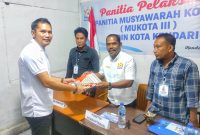 Panitia seleksi membuka penjaringan calon ketua kadin kendari. 