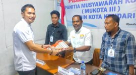 Panitia seleksi membuka penjaringan calon ketua kadin kendari. 