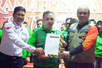 Disaksikan Bupati, H. Ruksamin dan Jajaran Petinggi BNPB RI, Ketua F-PRB Konut bersama Ketua Apdesi Konut teken MoU Desa Tangguh Bencana. 