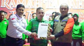 Disaksikan Bupati, H. Ruksamin dan Jajaran Petinggi BNPB RI, Ketua F-PRB Konut bersama Ketua Apdesi Konut teken MoU Desa Tangguh Bencana. 