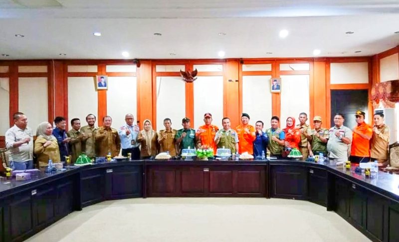 Rapat terpadu jelang pelaksanaan Bulan PRB tingkat nasional tahun 2023, berlangsung di Aula Lantai 2 Kantor Bupati Konut,  Selasa (03/10/2023).