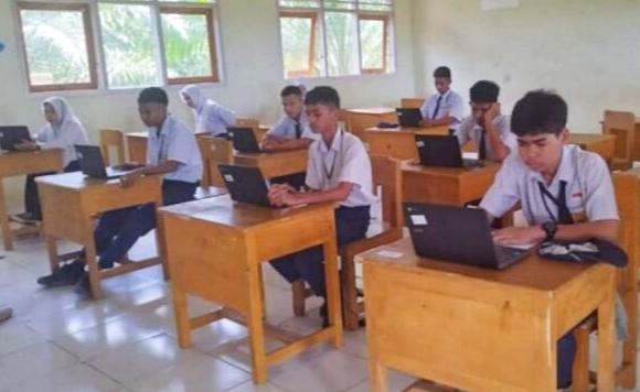 Pelaksanaan UNBK SMPN di Konut berlangsung Khidmat.