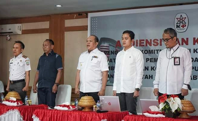 Bupati Konawe Utara, H. Ruksamin bersama Tim Direktorat Koordinator Supervisi (Korsup) Wilayah 4 KPK RI audiensi dan Rakor pencegahan korupsi, di Aula Anawai Nguluri, Kantor Bupati Konut, (01/11/2023).