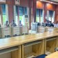 Drs. H. Asrun Lio, M.Hum., PhD, didampingi beberapa pimpinan OPD lingkup Pemprov Sultra, saat menerima kunjungan Kepala Perwakilan Ombudsman Republik Indonesia Sulawesi Tenggara, Mastri Susilo, Senin (15/01/2024), bertempat di Ruang Kerja Sekda Sultra.