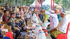 Pj. Bupati Konawe, Harmin Ramba di Moment HUT Konawe Ke-74 Tahun  berlangsung di Lapangan Upacara kantor Bupati Konawe Minggu, 03 Maret 2024.