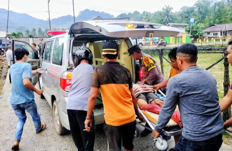 Kepolisian membawa jenasah korban berinisial H (30) ke rumah sakit untuk dilakukan visum et revertum. 