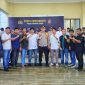 Kapolres Konawe Utara, AKBP Priyo Utomo SH.,S.I.K, berpose bersama Insan Pers Konawe Utara. Senin, (22/04/2024).