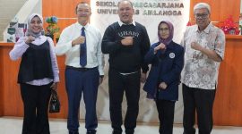 Bupati Konawe Utara, H. Ruksamin bersama Direktur dan Wakil Direktur Universitas Airlangga di Gedung Sekolah Pascasarjana, Jl. Airlangga 4-6 Surabaya 60286 Indonesia. Kamis (25/04/2024).