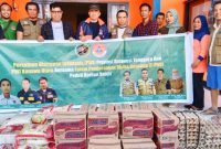 PWI kolaborasi F-PRB Konawe Utara berikan bantuan sembako untuk korban banjir di konawe utara.