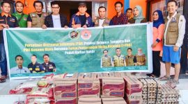 PWI kolaborasi F-PRB Konawe Utara berikan bantuan sembako untuk korban banjir di konawe utara.
