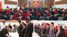 65 anggota Panitia Pemilihan Kecamatan untuk pemilihan kepala daerah 2024 resmi dilantik di Aula Oheo, Kantor KPU Konut, Kamis (16/5/2024).