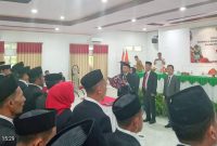 Ketua Bawaslu Konut, Isbar mengambil sumpah dan jabatan 39 Panwascam dalam Pilkada 2024 di salah satu hotel Konut, Jumat (24/5/2024).