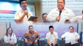 Ketua Kadin Indonesia, Arsjad Rasjid bersama Ketua Kadin Sulawesi Tenggara, Anton Timbang saat konferensi pers, Rabu (29/5/2024).