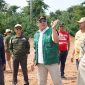 Bupati Konawe Utara, H. Ruksamin, bersama rombongan melakukan peninjauan lokasi yang akan menjadi pusat acara pembukaan MTQ Sultra di Kelurahan Wanggudu, Kecamatan Asera pada Sabtu, 15 Juni 2024.