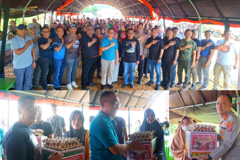 Kapolda Sultra, Irjen Pol. Dwi Irianto, S.I.K., M.Si bersama Wakapolda Sultra, Brigjen Pol. Amur Chandra Juli Buana, S.H., M.H bersama Kapolres Konut, AKBP Priyo Utomo menyerahkan paket bansos di kecamatan andowia, minggu, (02/06/2024).