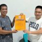 Ketua DPC Kabupaten Konawe Utara, Samir menyerahkan langsung rekomendasi DPP Partai Hanura oleh Ketua DPC PBB Kabupaten Konawe Utara Herman Sewani, S.H, pada Minggu malam 2 Juni 2024.