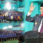 Wakil Bupati Konawe Utara, H. Abuhaera memberikan sambutannya kepada 1.697 aparatur gabungan dari PNS dan ASN PPPK, di GOR Konasara. Senin malam, (03/06/2024).