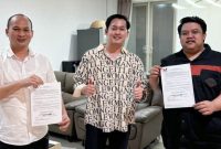 Desk Pilkada menyerahkan Surat Tugas kepada Yudhianto Mahardika untuk maju Pemilihan Walikota Kendari tahun 2024.