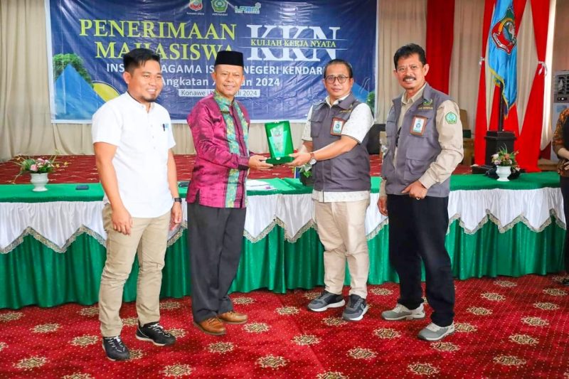 Asisten III Administrasi Umum Drs. la Ondjo, M. Si., menerima mahasiswa Institut Agama Islam Negeri (IAIN) Kendari bertempat di Aula Anawai Ngguluri. Kamis, 4 Juli 2024.