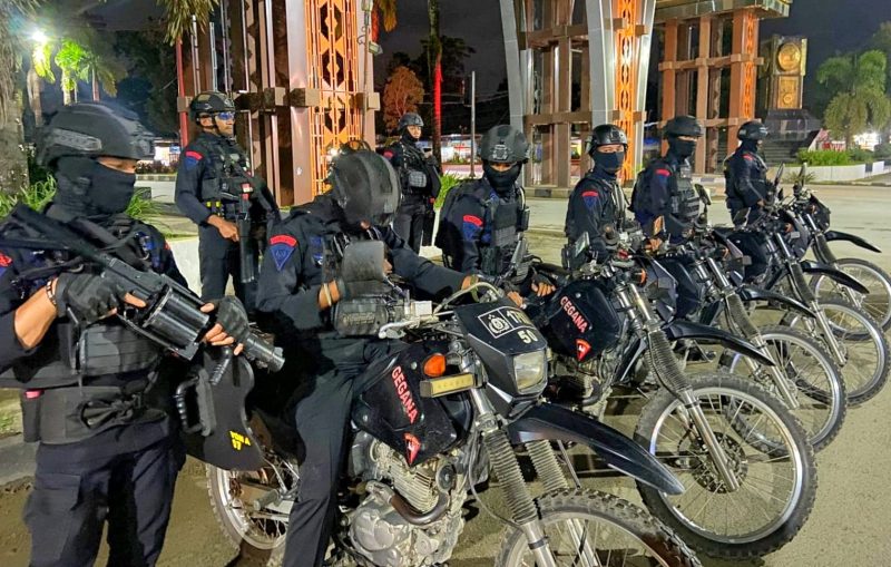 Personel Gabungan Polda Sultra gelar operasi cipta kondisi. Minggu, (22/07/2024).