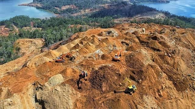Salah satu aktivitas tambang nikel di konawe utara.