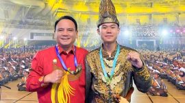 Pj Gubernur Sulawesi Tenggara, Andap Budhi Revianto bersama Nabiel Musyarraf R. Anak berprestasi asal Sultra.