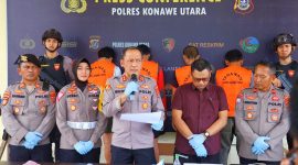 Kepala Kepolisian Resort Konawe utara, AKBP Priyo Utomo, SH., S.I.K memimpin konferensi pers penangkapan 4 orang tersangka pengedar narkoba. Kamis, (24 Juli 2024).